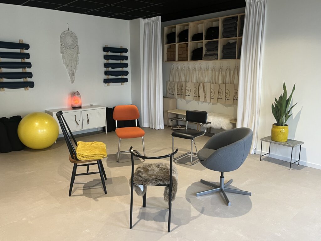 Ruimte voor groepstherapie in Rotterdam centrum.